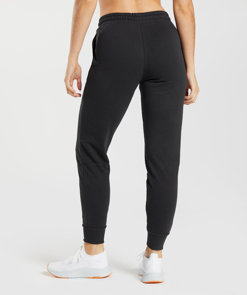 gymshark-training-joggers-black-ss22