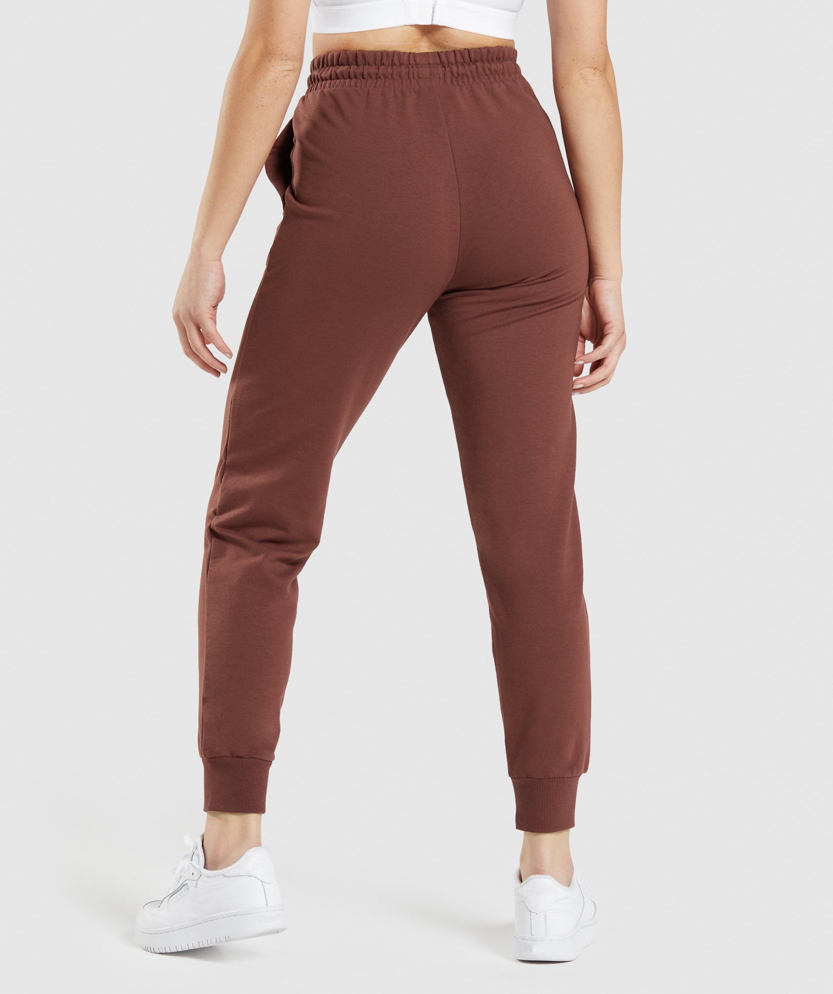 gymshark-training-joggers-cherry-brown-ss22