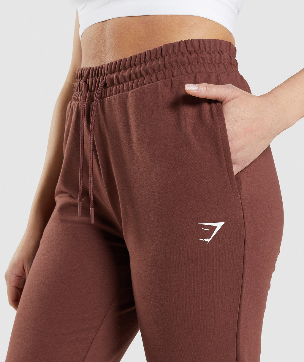 gymshark-training-joggers-cherry-brown-ss22
