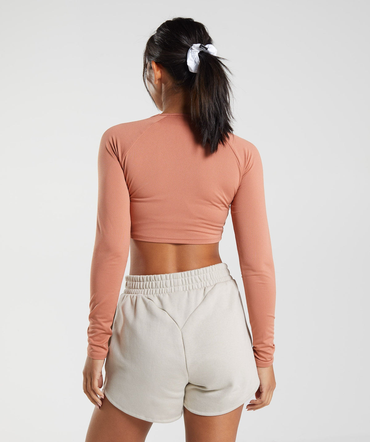 gymshark-training-long-sleeve-crop-top-toffee-brown-aw22