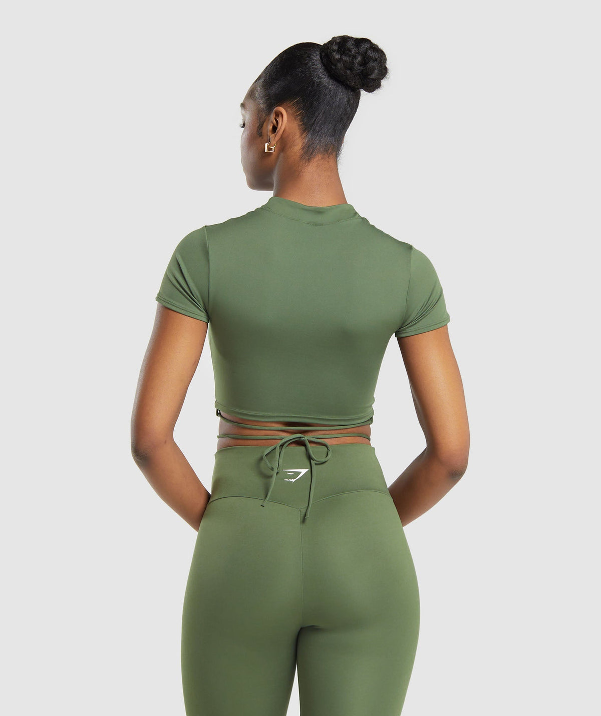 gymshark-everyday-mock-neck-ribbon-t-shirt-core-olive-ss24