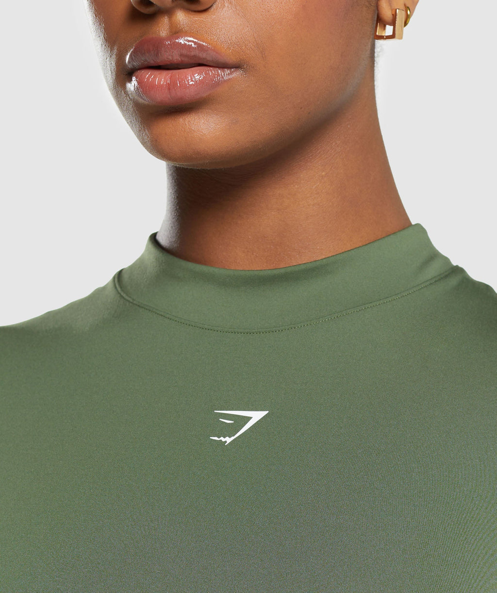 gymshark-everyday-mock-neck-ribbon-t-shirt-core-olive-ss24