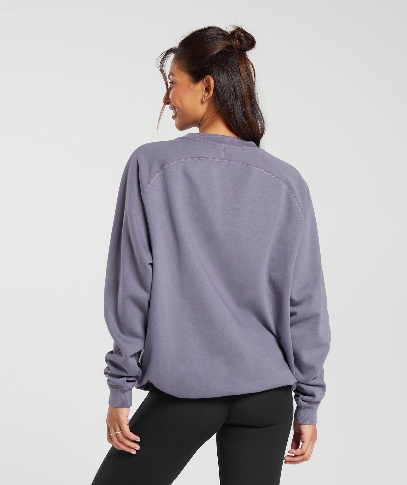 gymshark-training-oversized-fleece-sweatshirt-dewberry-purple-aw23