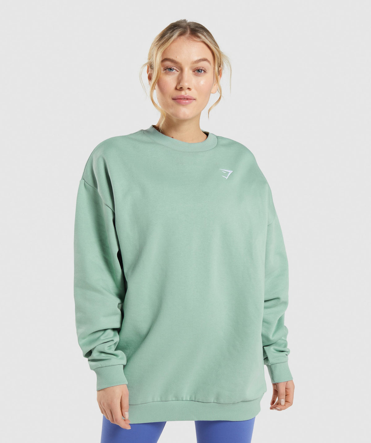 gymshark-training-oversized-sweatshirt-maya-blue-ss22