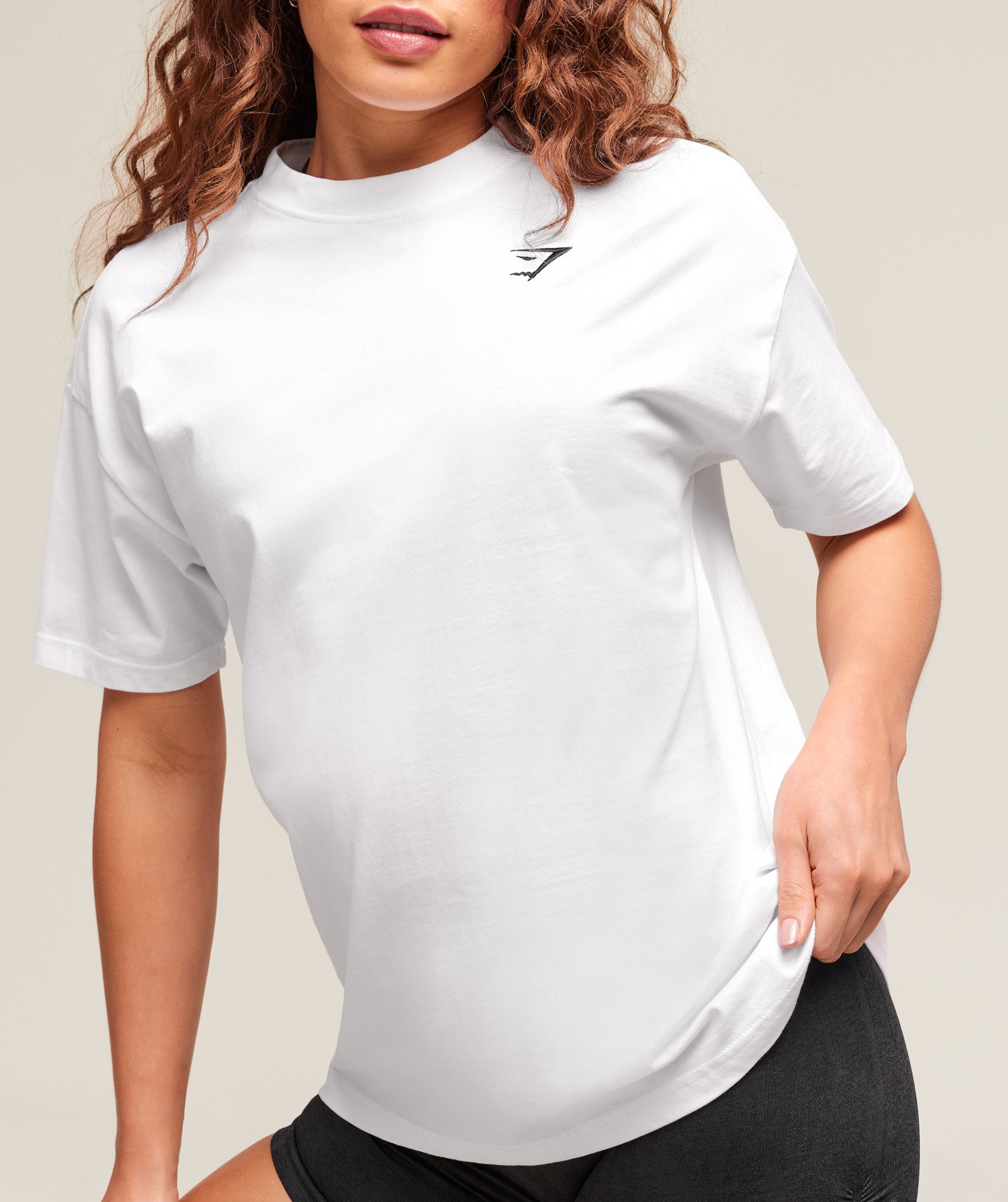 gymshark-training-oversized-t-shirt-white-logo