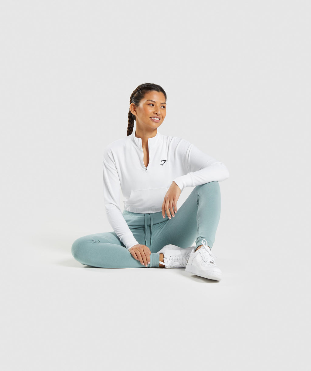 gymshark-training-pippa-pullover-white-ss22
