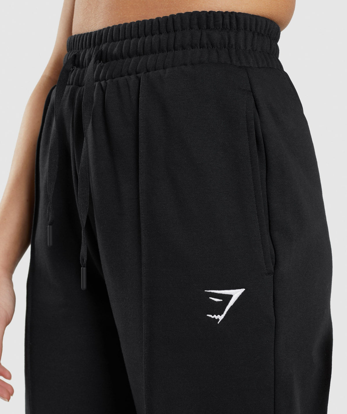 gymshark-training-straight-leg-jogger-black-ss22