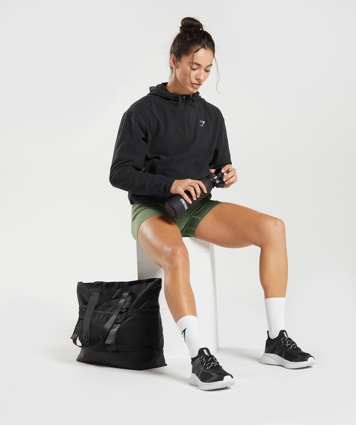 gymshark-training-fleece-1-4-zip-black-aw22