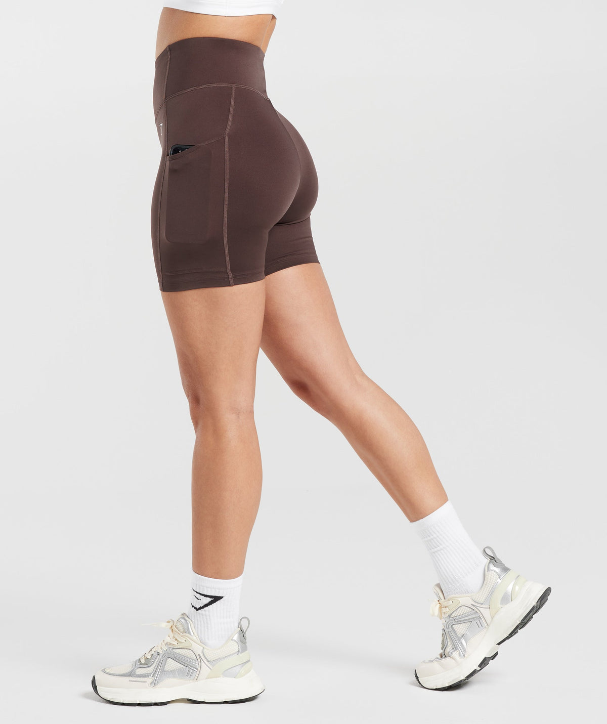 gymshark-pocket-shorts-chocolate-brown-ss23