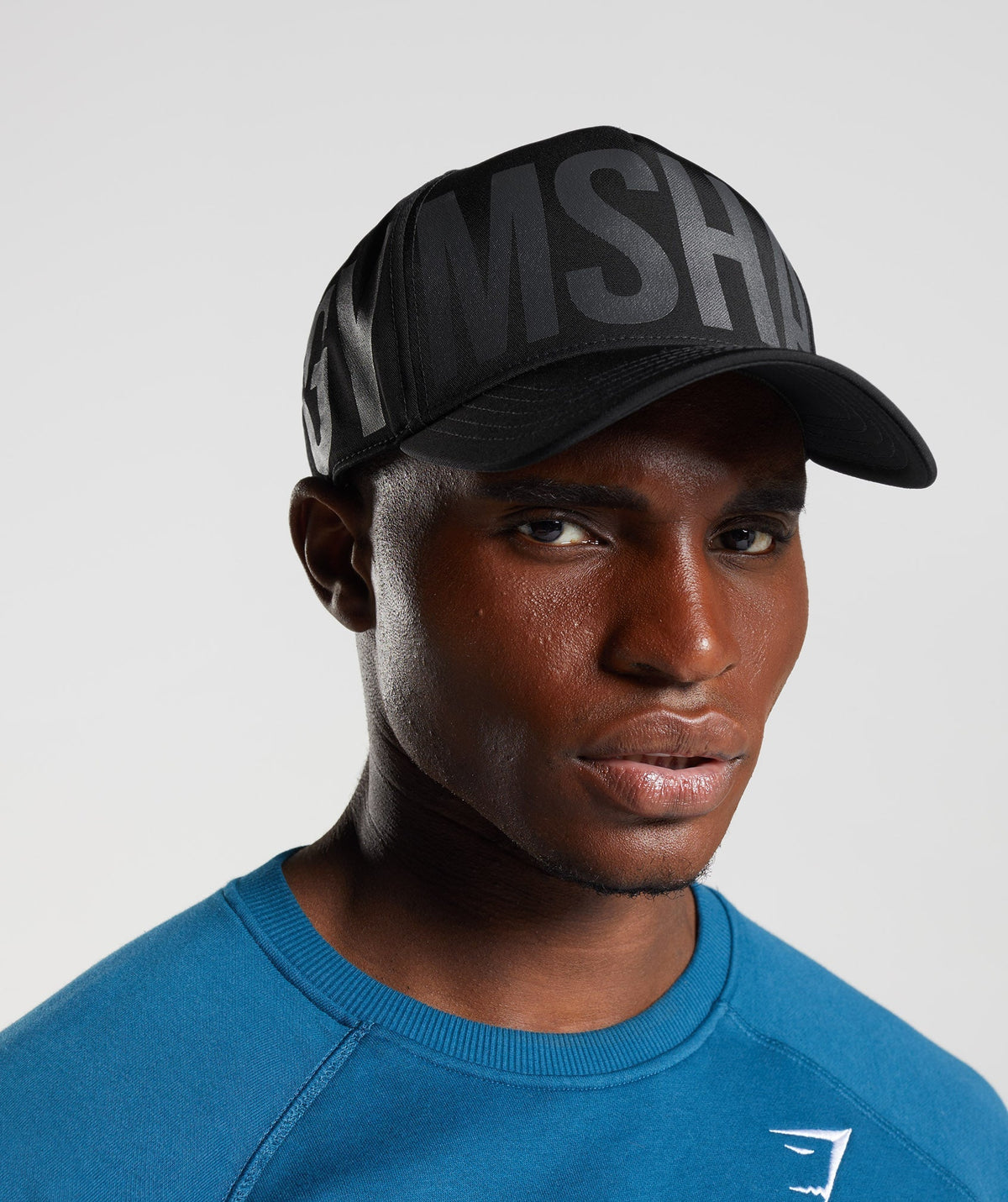 gymshark-logo-trucker-cap-black-aw22