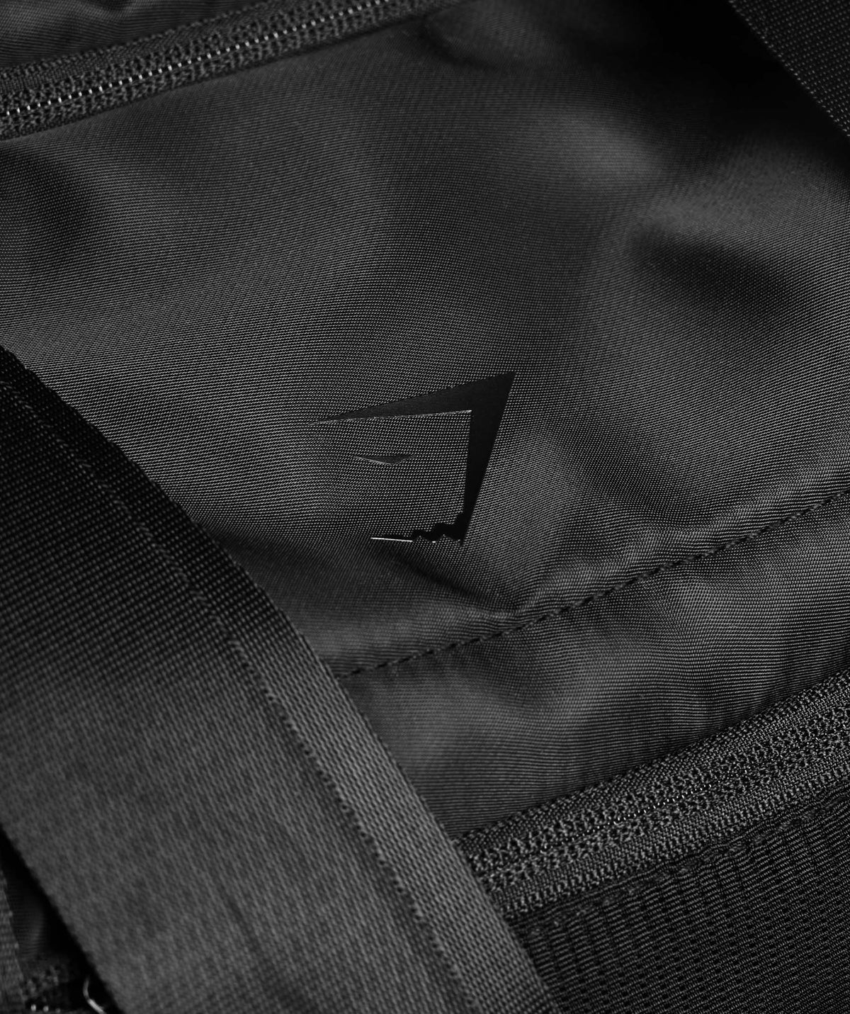 gymshark-studio-holdall-black-aw21
