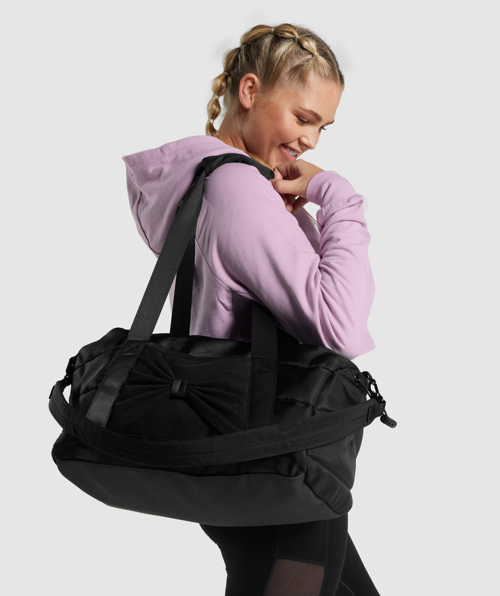 gymshark-studio-holdall-black-aw21