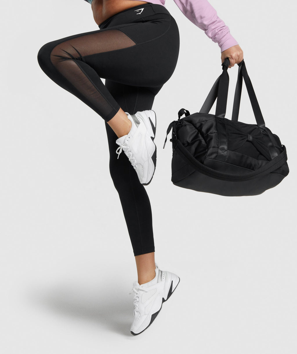 gymshark-studio-holdall-black-aw21