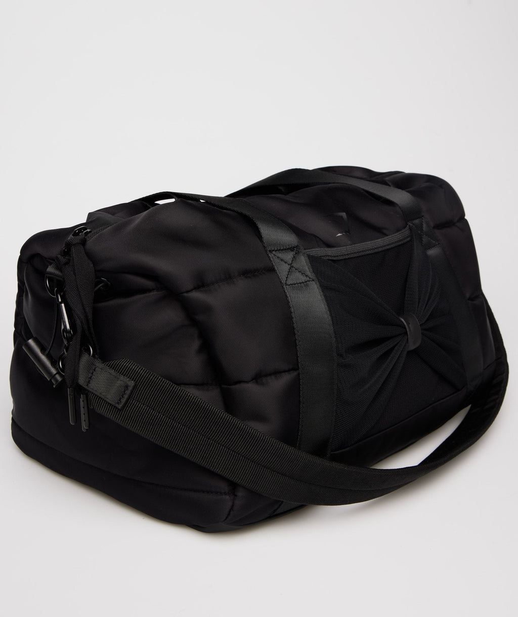 gymshark-studio-holdall-black-aw21
