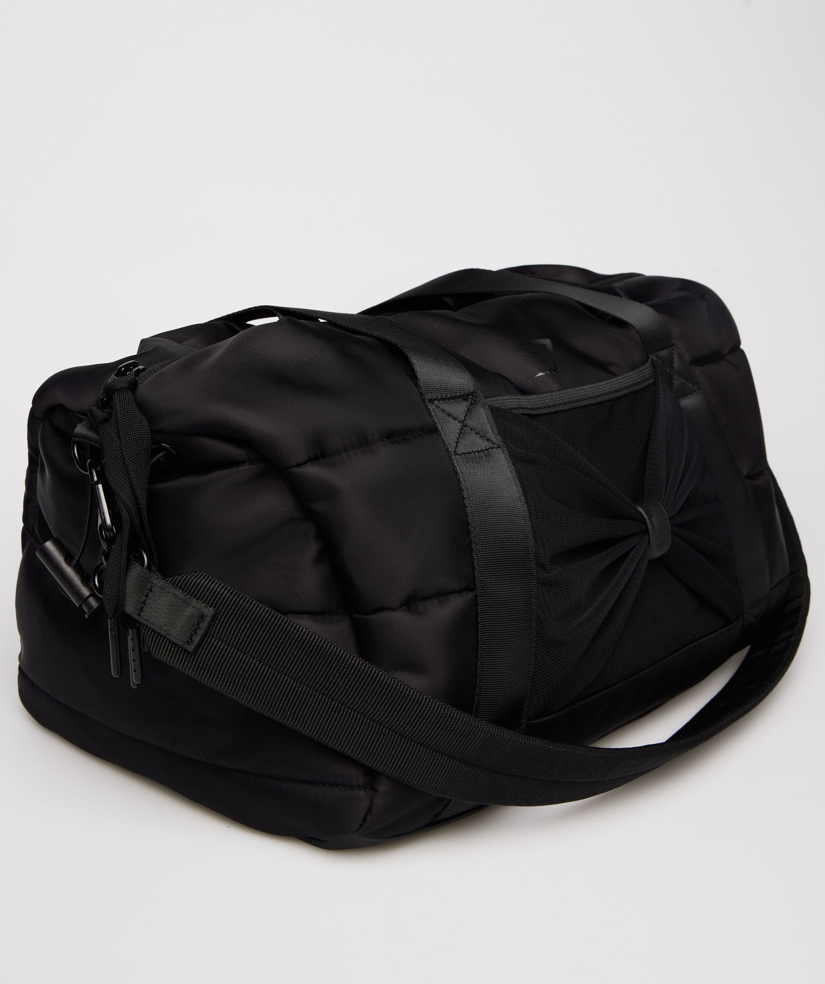 gymshark-studio-holdall-black-aw21