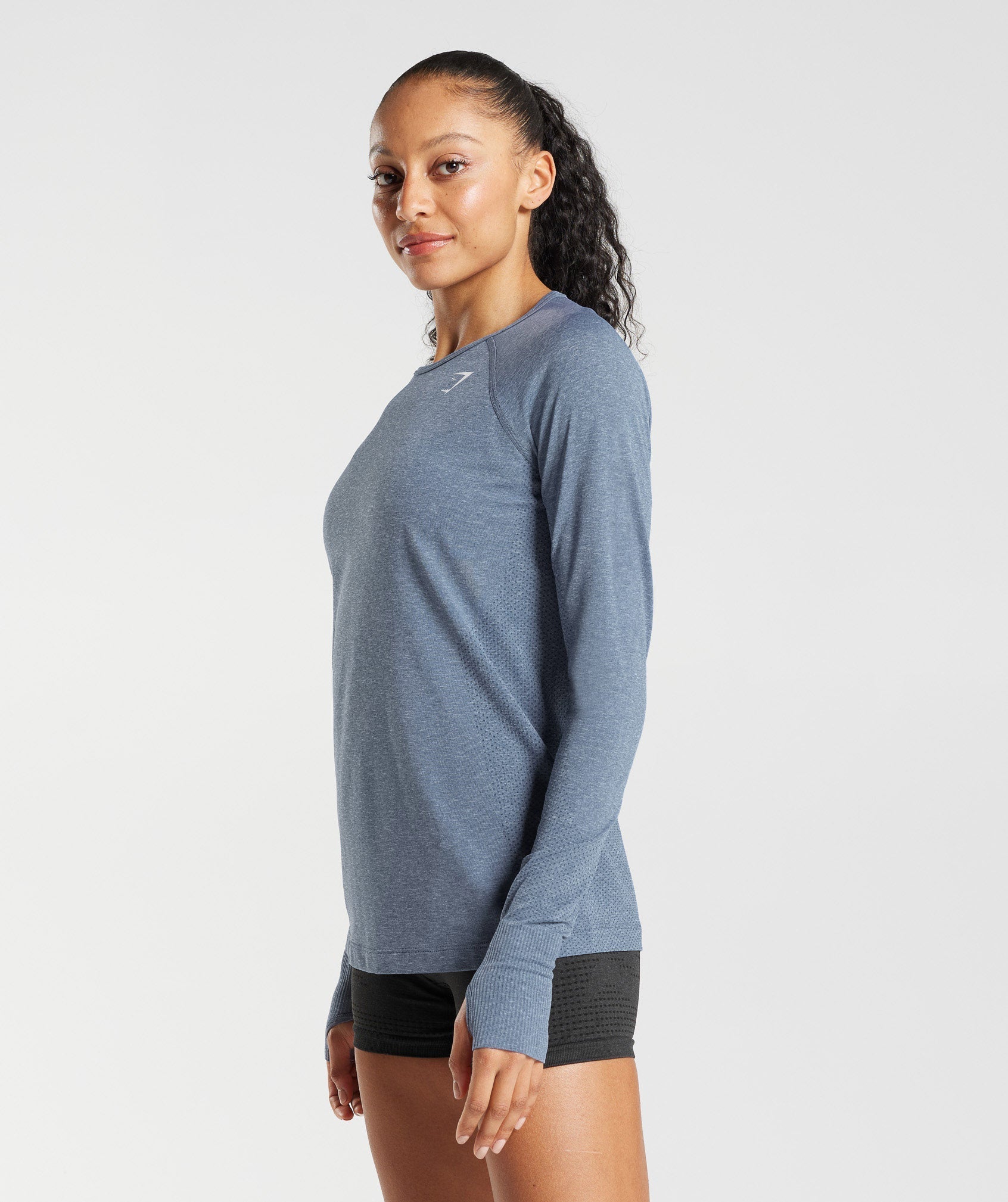 gymshark-vital-seamless-2-0-light-long-sleeve-top-evening-blue-marl-ss23