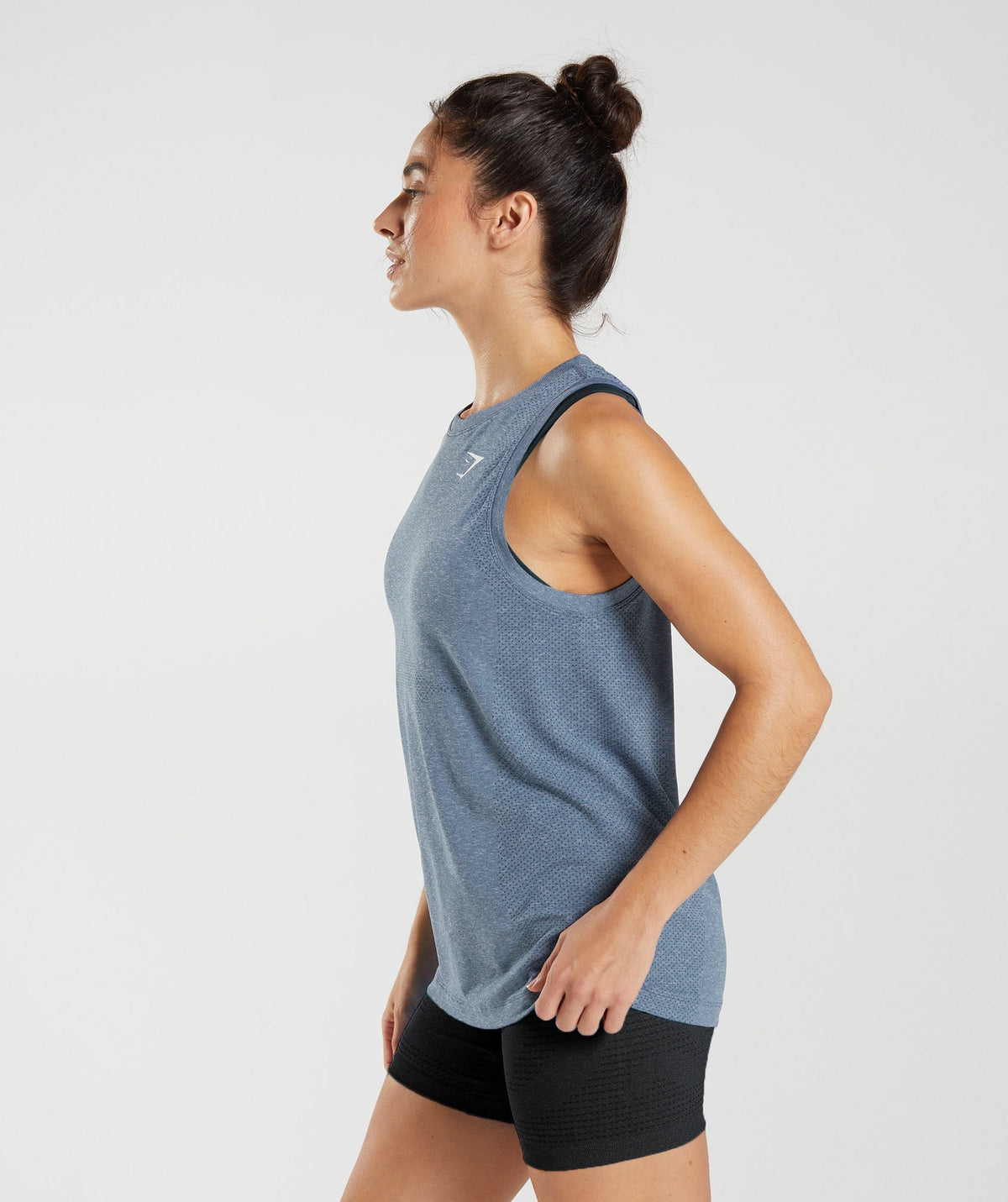gymshark-vital-seamless-2-0-light-tank-evening-blue-marl-ss23