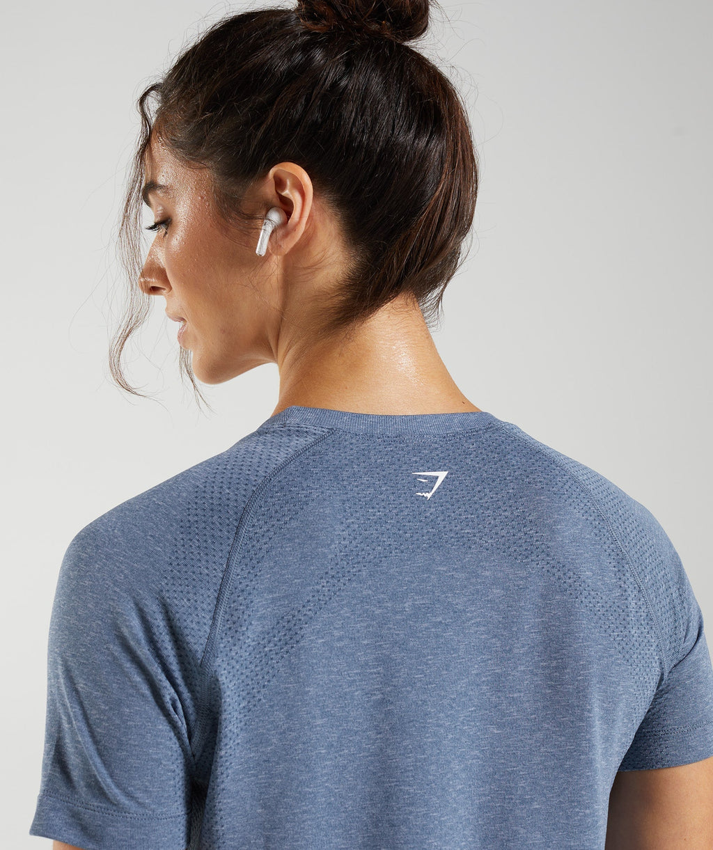 gymshark-vital-seamless-2-0-light-t-shirt-evening-blue-marl-ss23