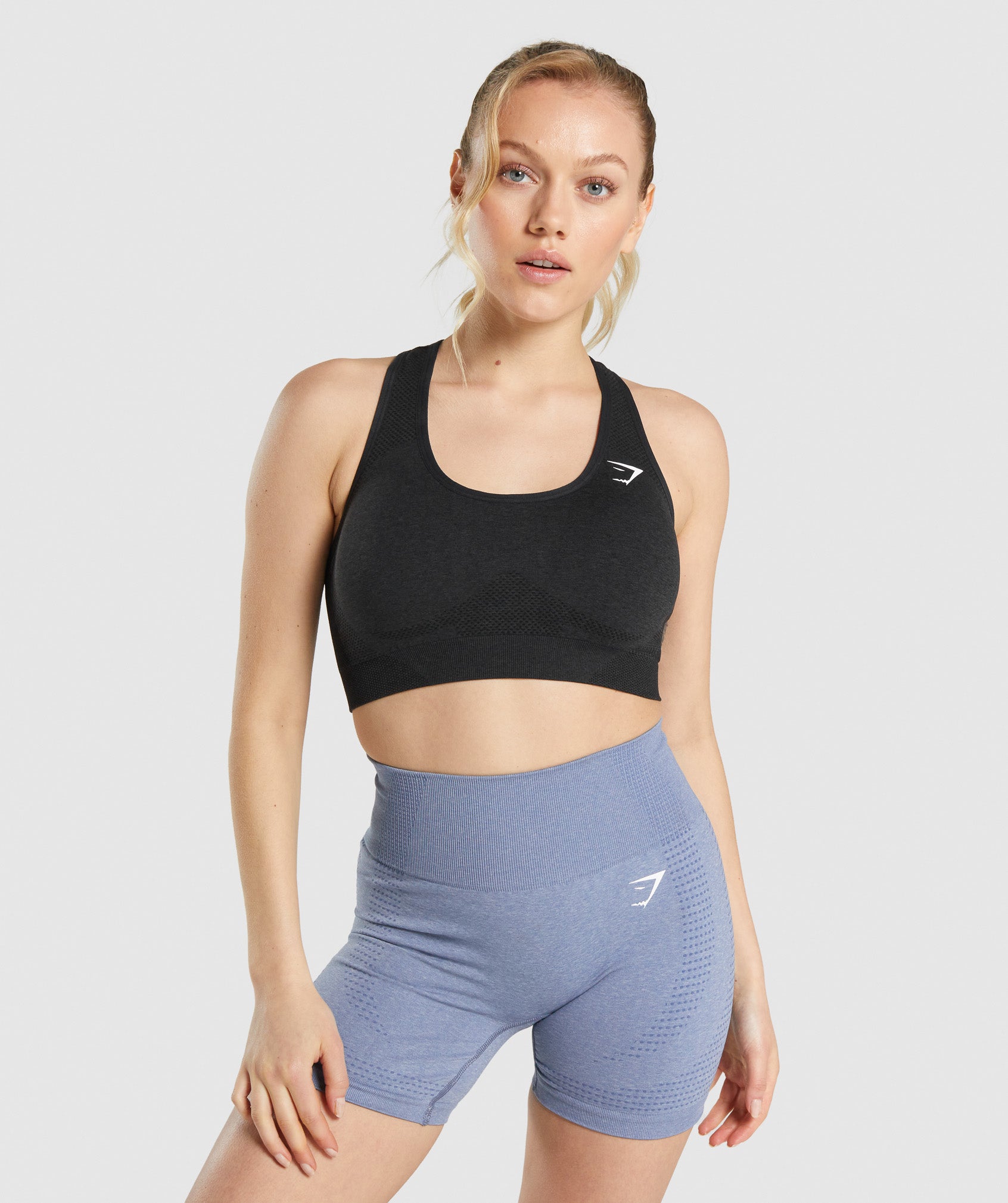 gymshark-vital-seamless-sports-bra-black-marl-logo