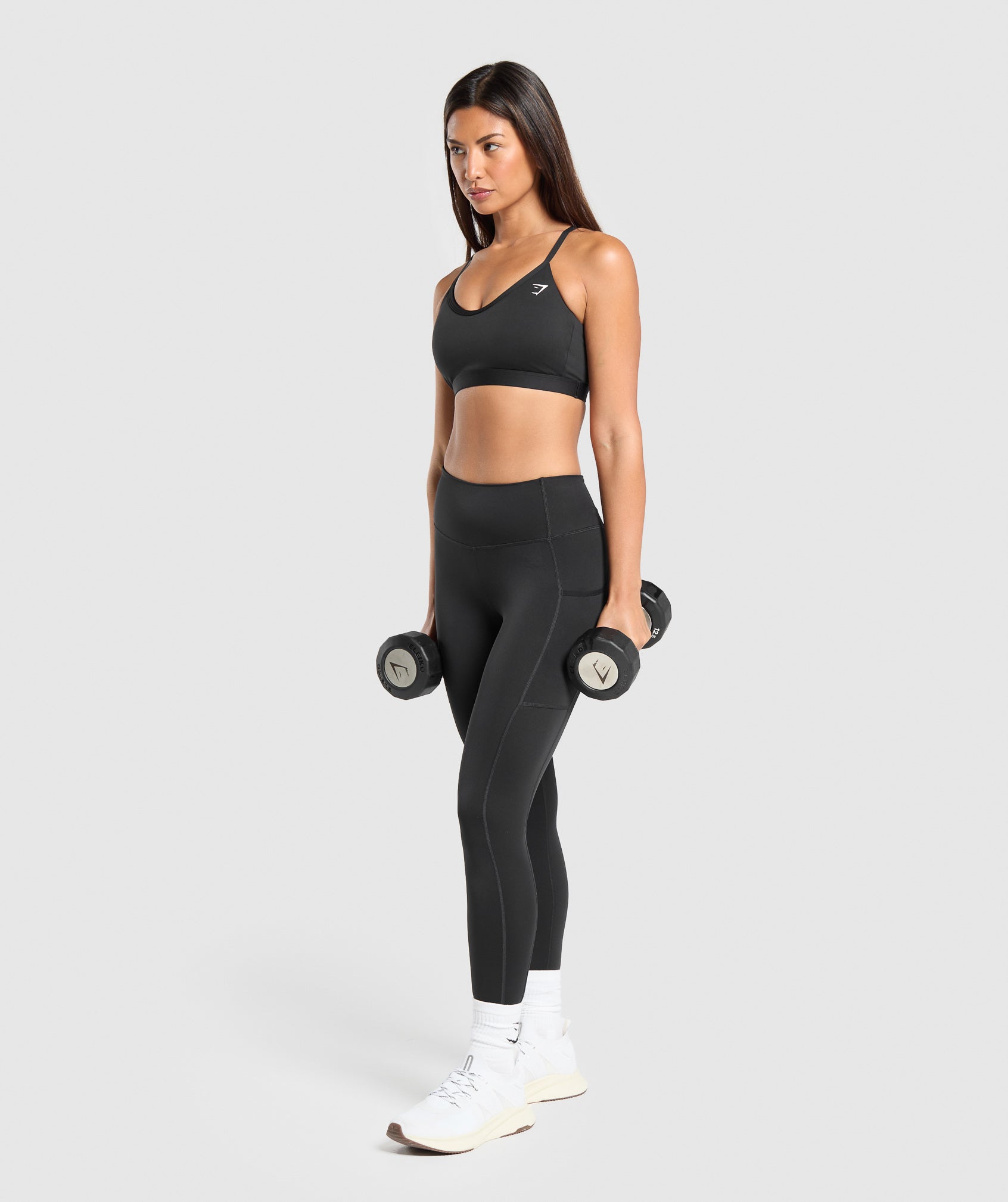 gymshark-v-neck-sports-bra-black-ss22