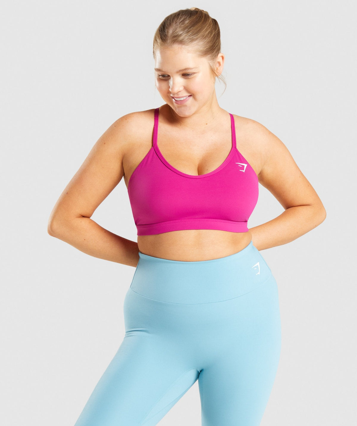 gymshark-v-neck-training-sports-bra-pink