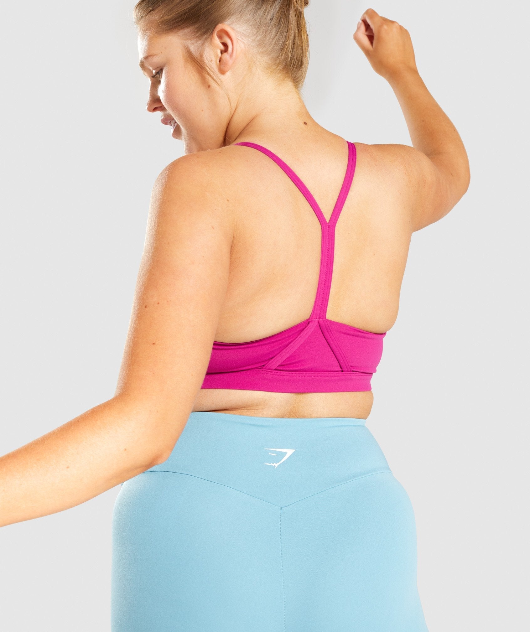 gymshark-v-neck-training-sports-bra-pink