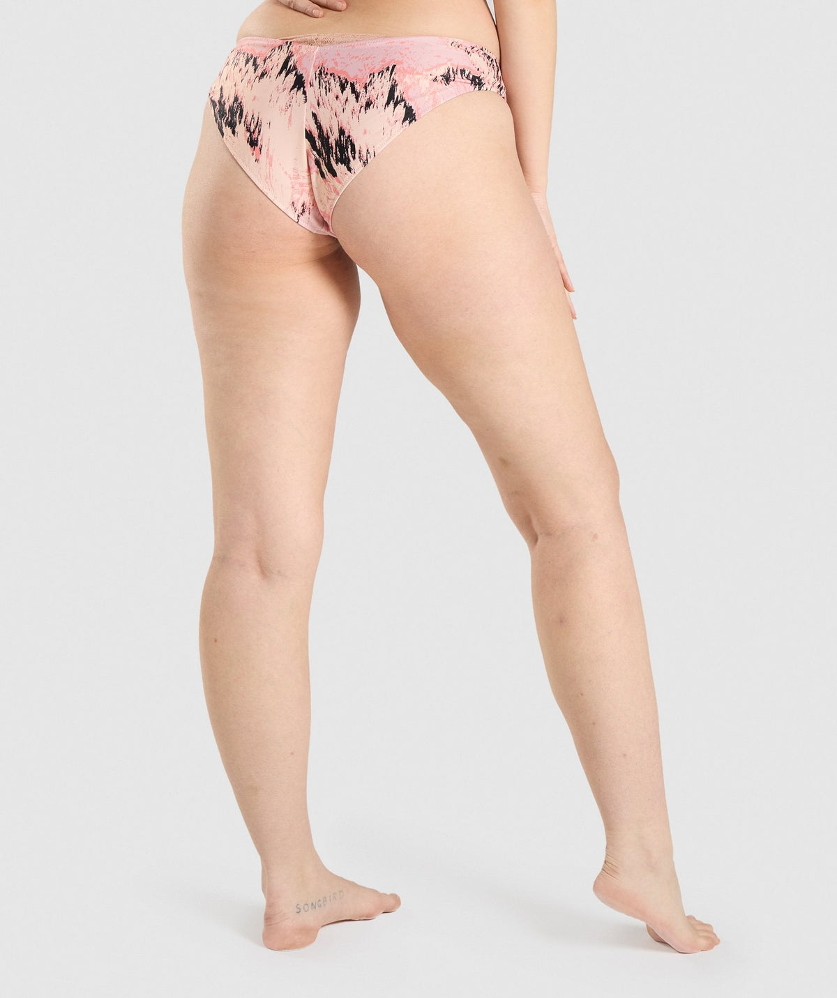 gymshark-v-shaped-bikini-bottoms-light-pink-print