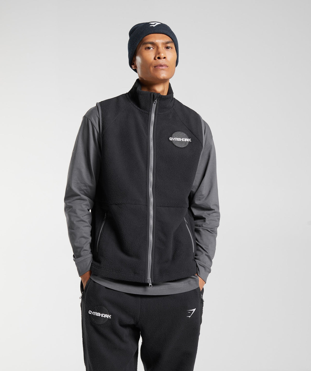 gymshark-vibes-gilet-black-aw22