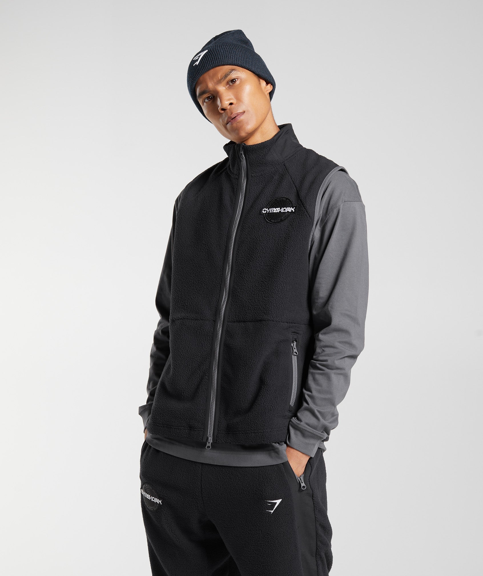 gymshark-vibes-gilet-black-aw22
