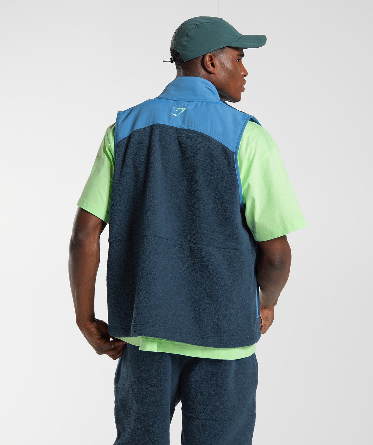 gymshark-vibes-gilet-navy-lakeside-blue-aw22