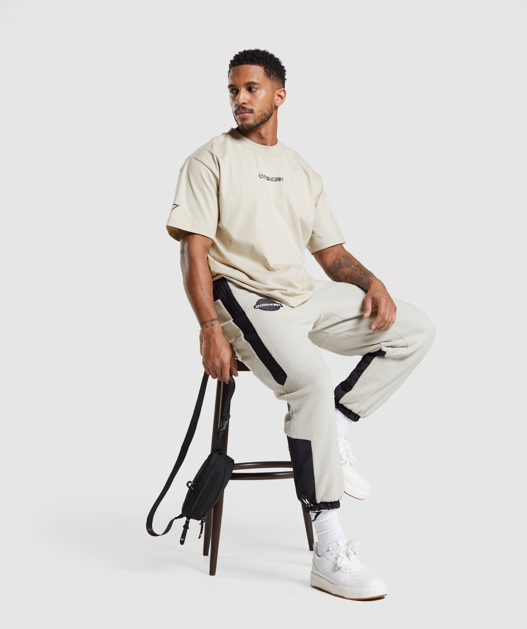 gymshark-vibes-joggers-pebble-grey-black-ss23