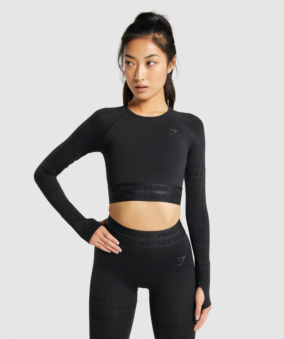 gymshark-vision-long-sleeve-crop-top-black-aw21