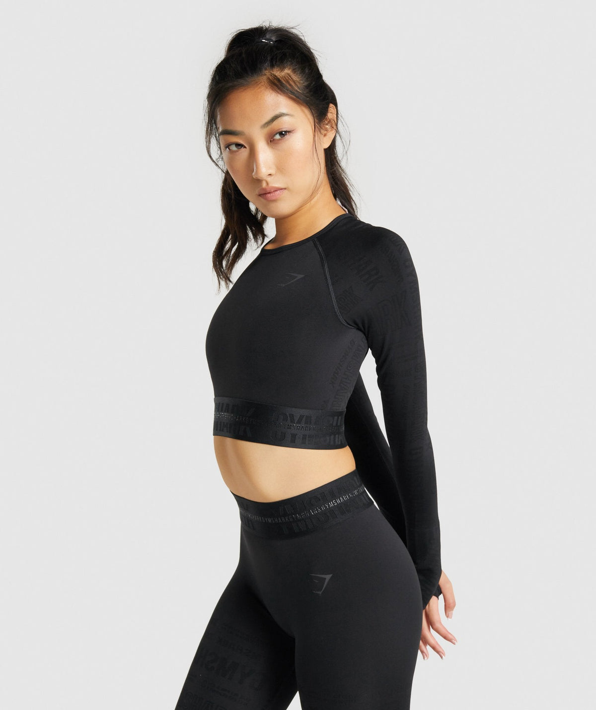 gymshark-vision-long-sleeve-crop-top-black-aw21