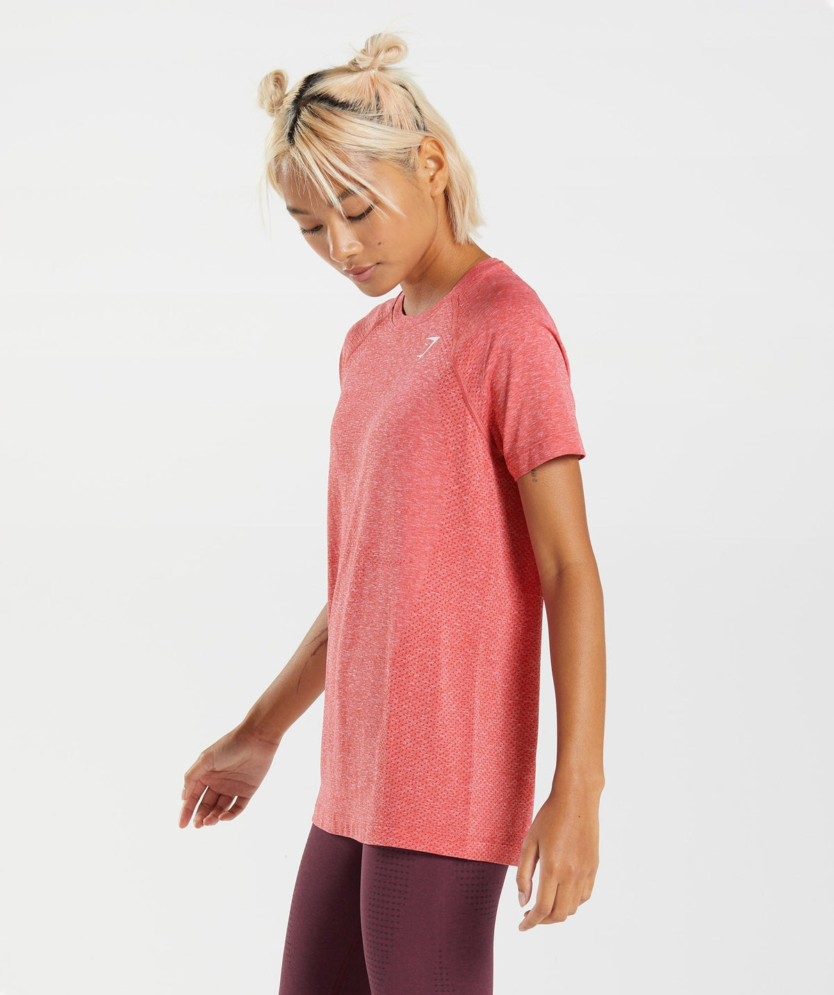 gymshark-vital-seamless-2-0-light-t-shirt-chilli-red-marl-ss22