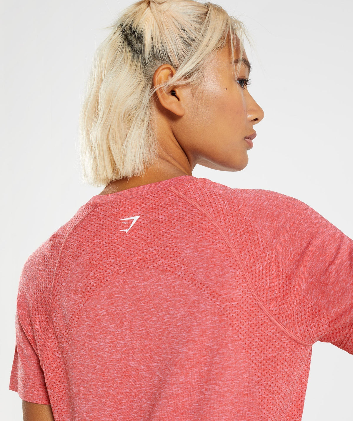 gymshark-vital-seamless-2-0-light-t-shirt-chilli-red-marl-ss22