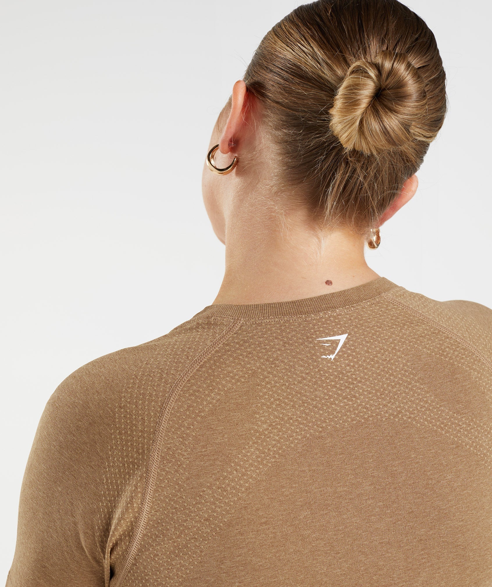 gymshark-vital-seamless-2-0-light-t-shirt-fawn-marl-aw22