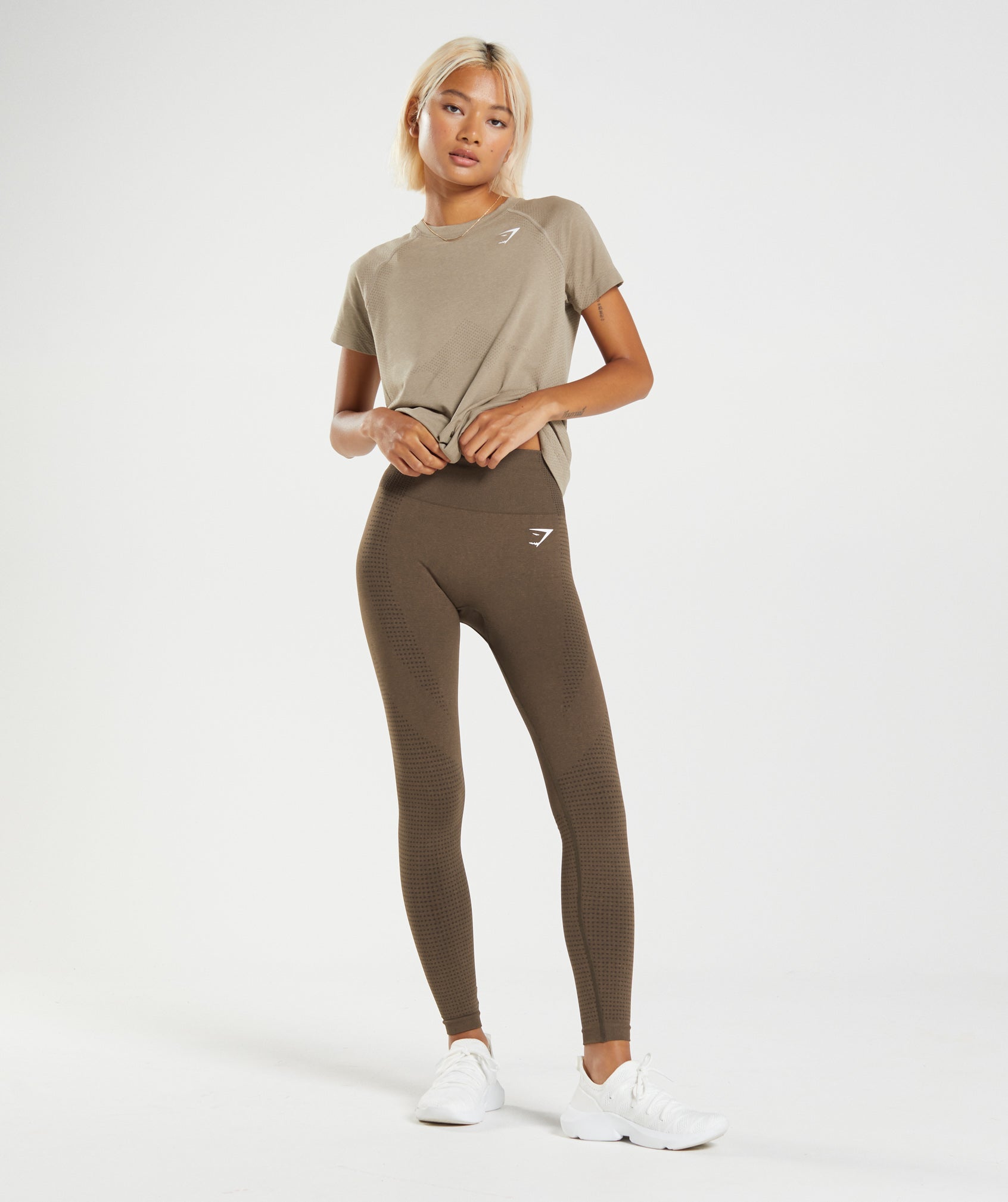 gymshark-vital-seamless-2-0-light-t-shirt-vanilla-brown-marl-aw22