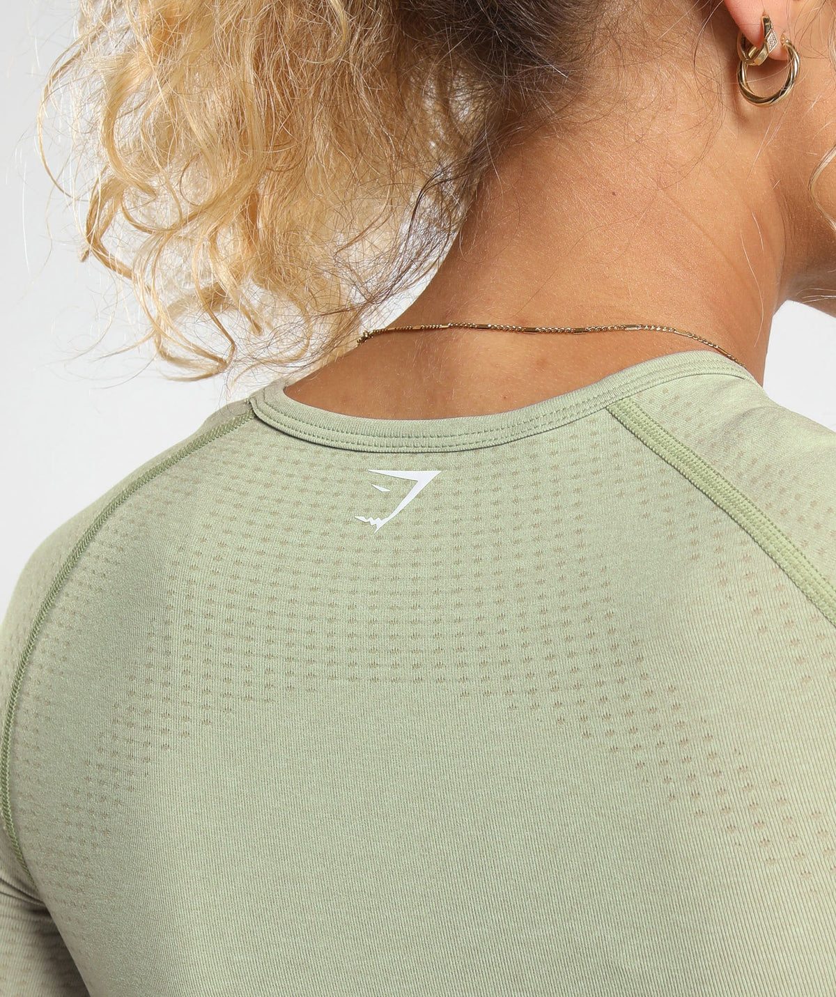 gymshark-vital-seamless-2-0-crop-top-light-sage-green-marl-aw23