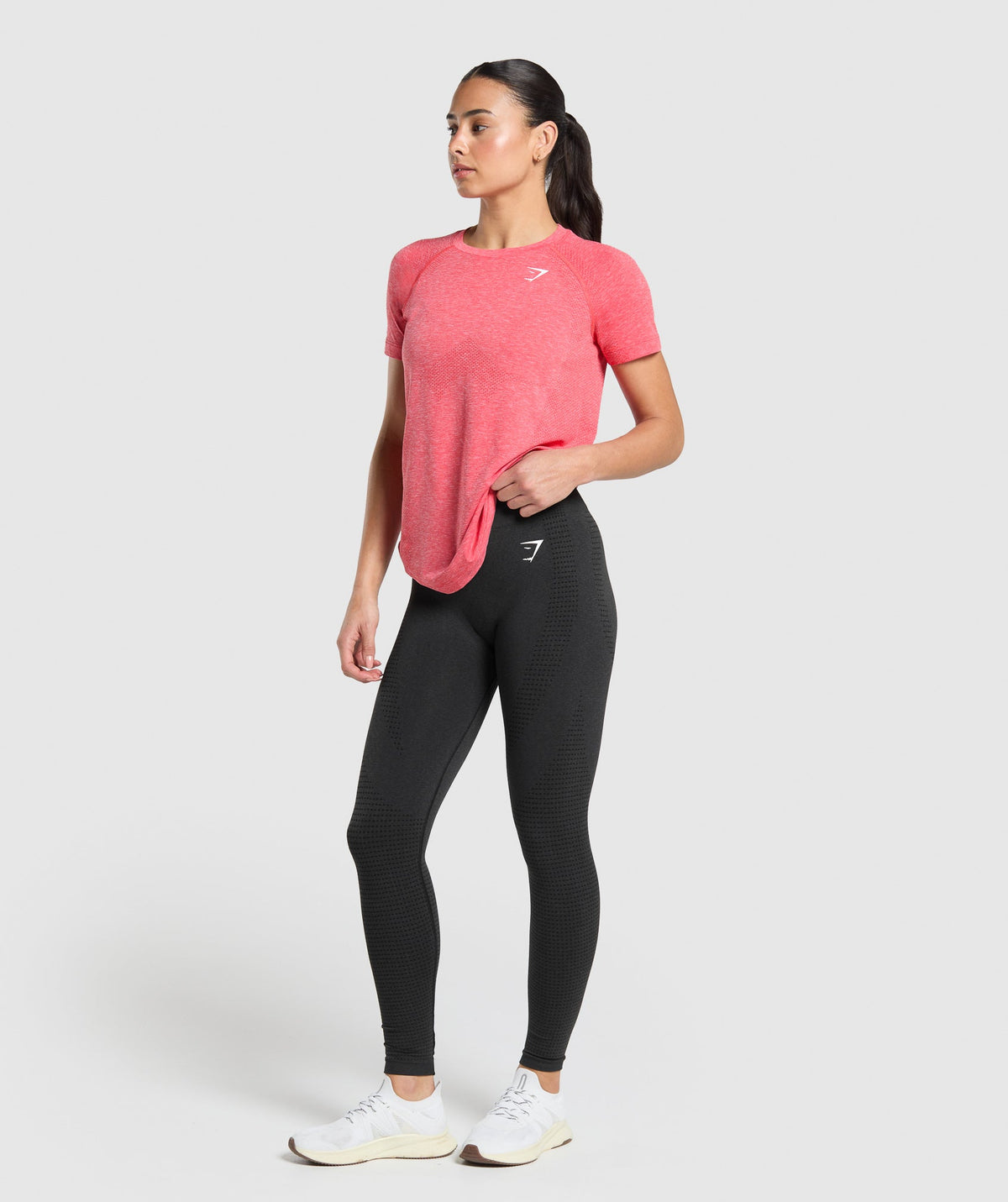 gymshark-vital-seamless-2-0-light-t-shirt-coral-red-marl-ss25