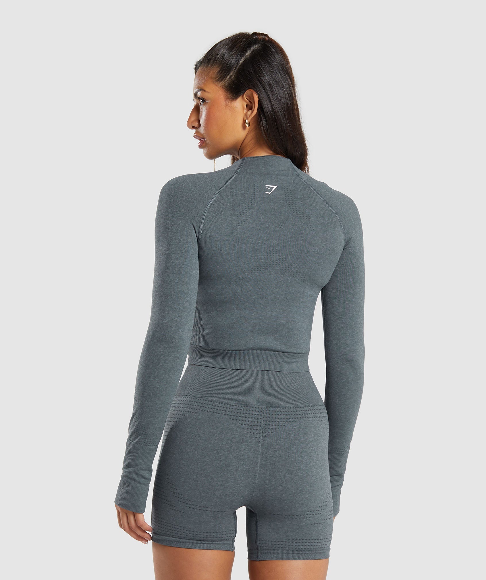 gymshark-vital-seamless-midi-zip-pullover-jackets-outerwear-grey-aw24