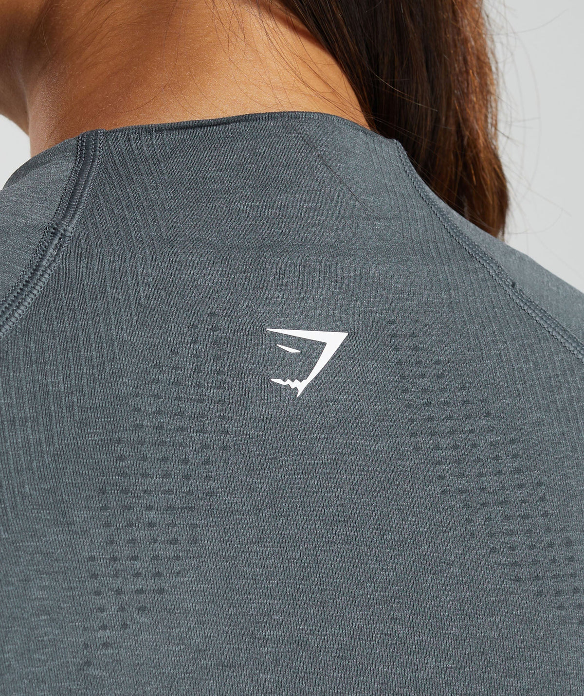 gymshark-vital-seamless-midi-zip-pullover-jackets-outerwear-grey-aw24