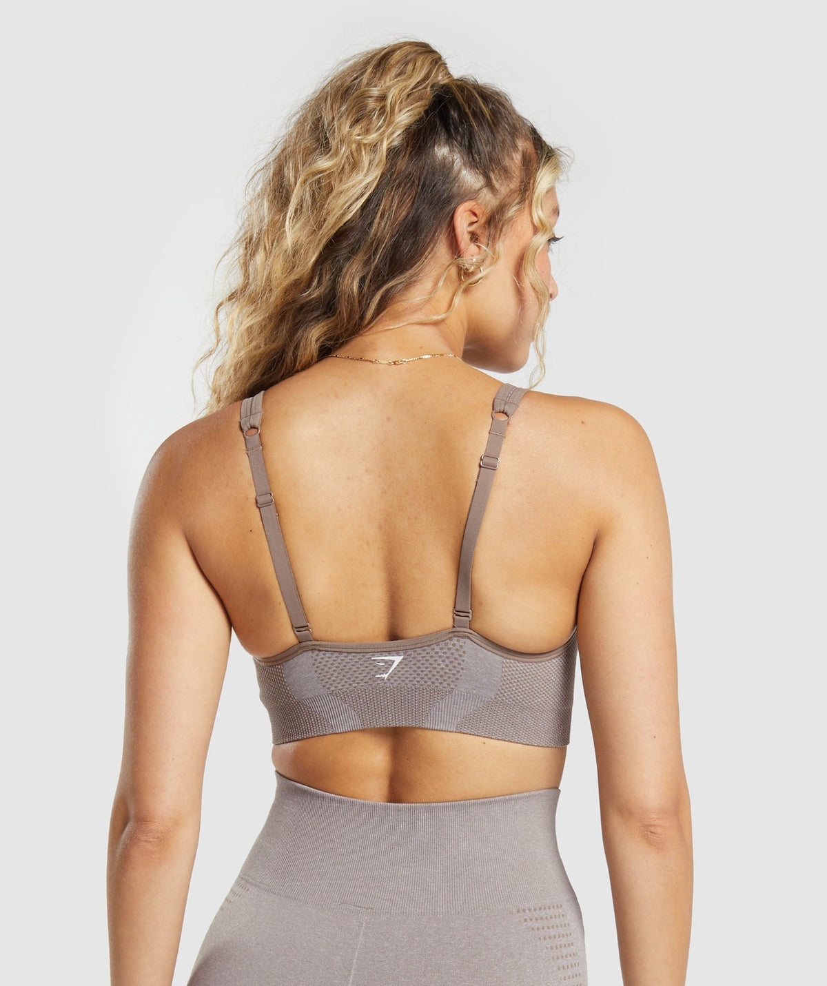 gymshark-vital-seamless-v-neck-sports-bra-warm-taupe-marl-ss24
