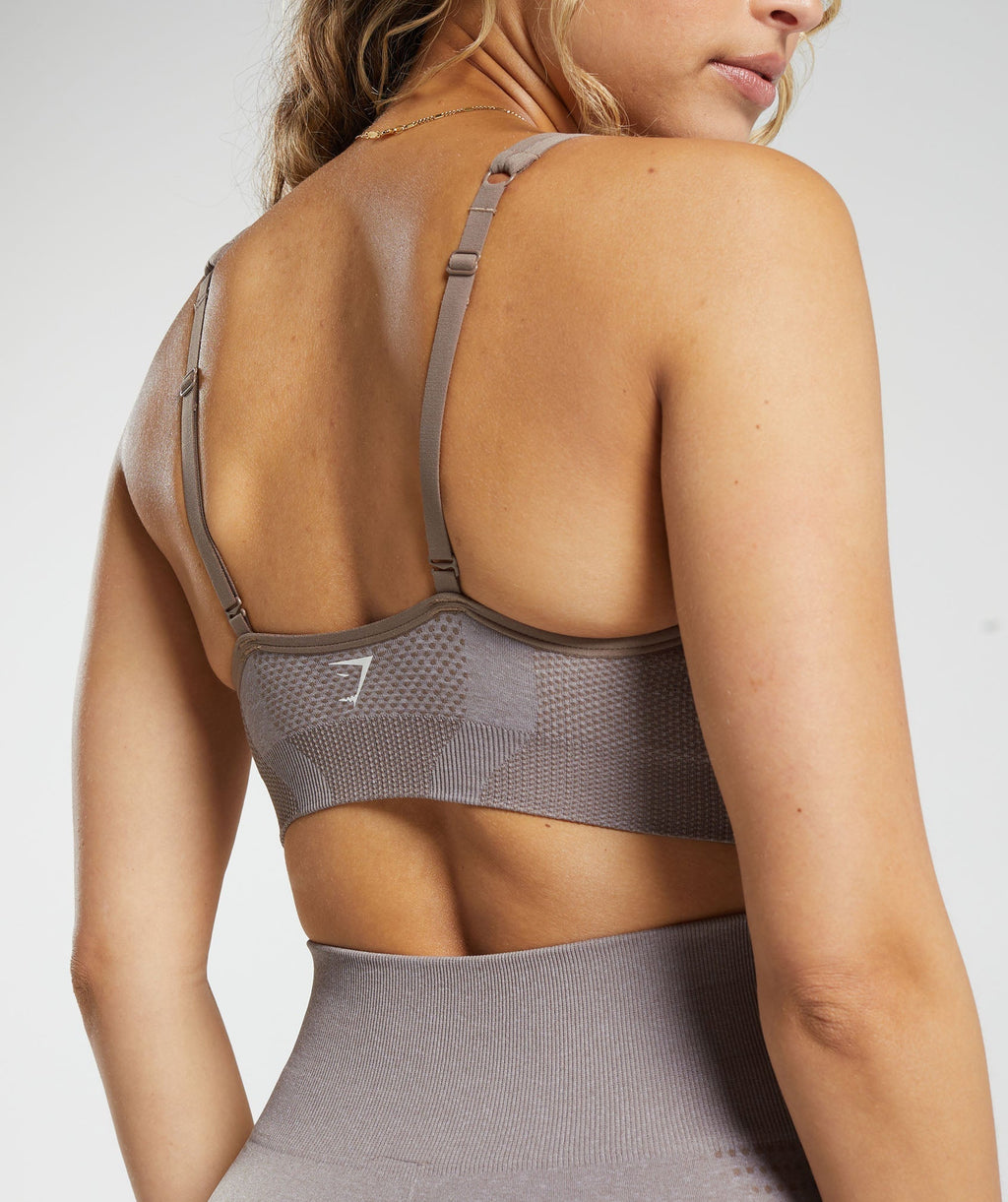 gymshark-vital-seamless-v-neck-sports-bra-warm-taupe-marl-ss24