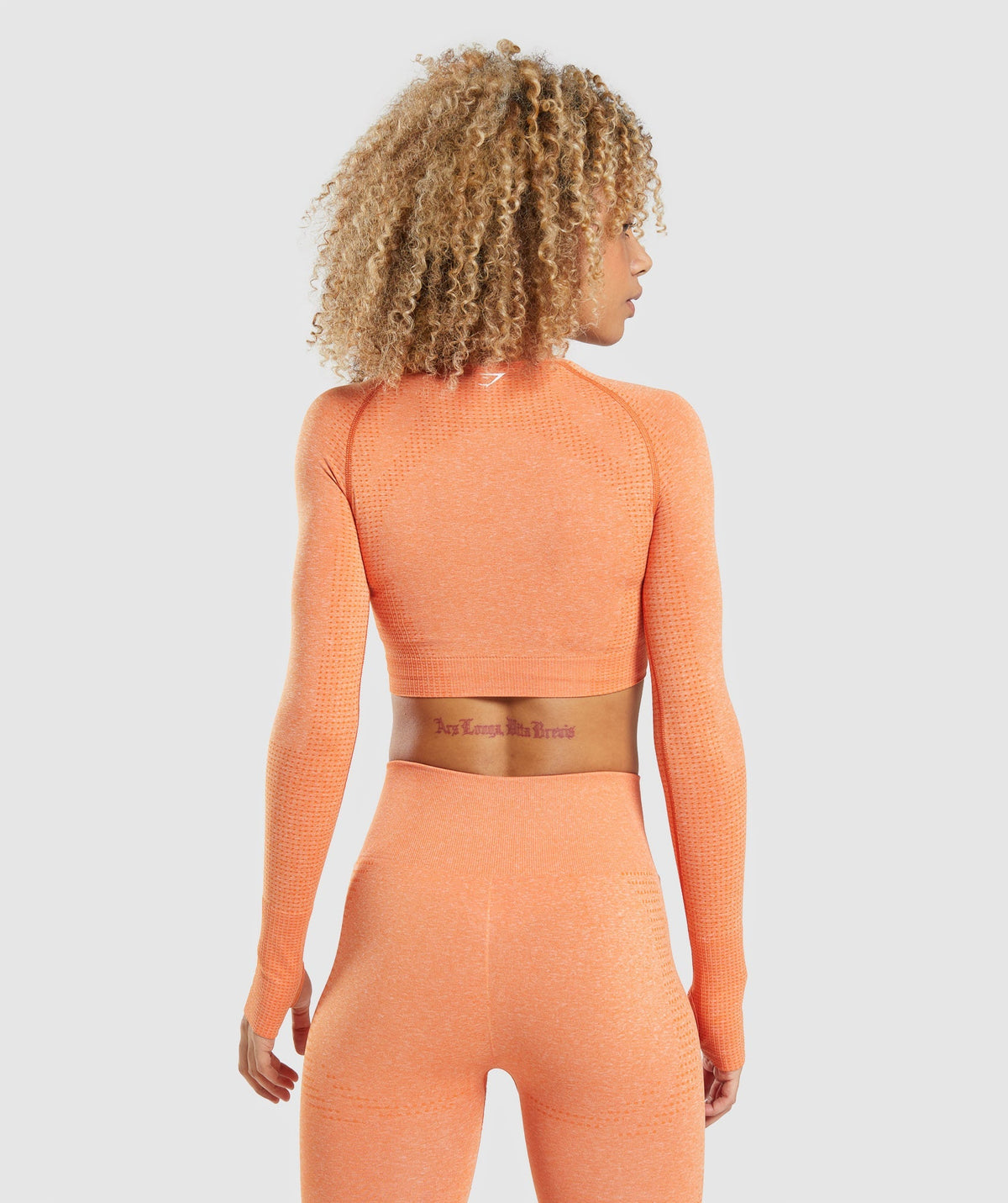 gymshark-vital-seamless-2-0-long-sleeve-crop-top-apricot-orange-marl-ss22