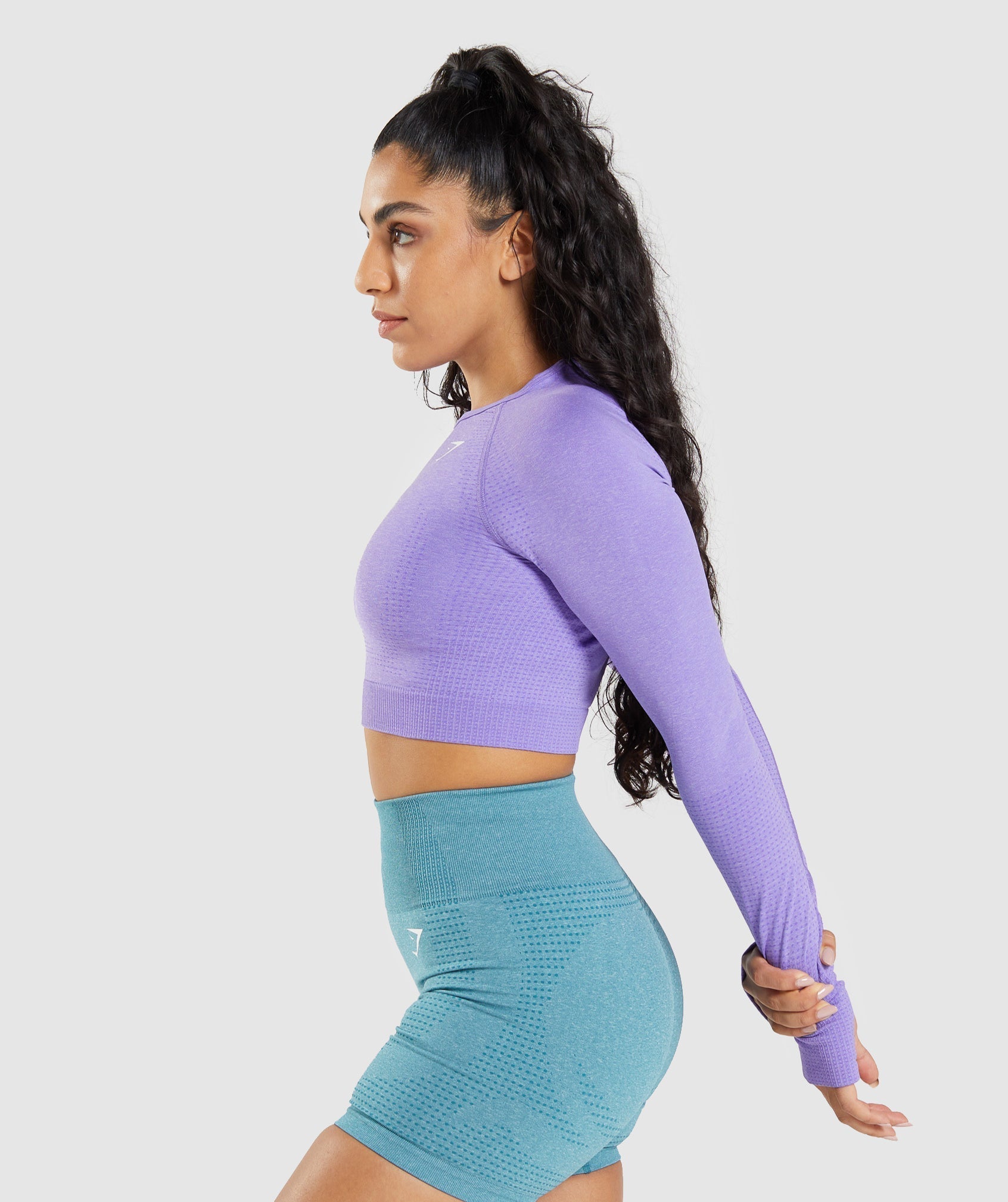 gymshark-vital-seamless-2-0-long-sleeve-crop-top-bright-purple-marl-ss22
