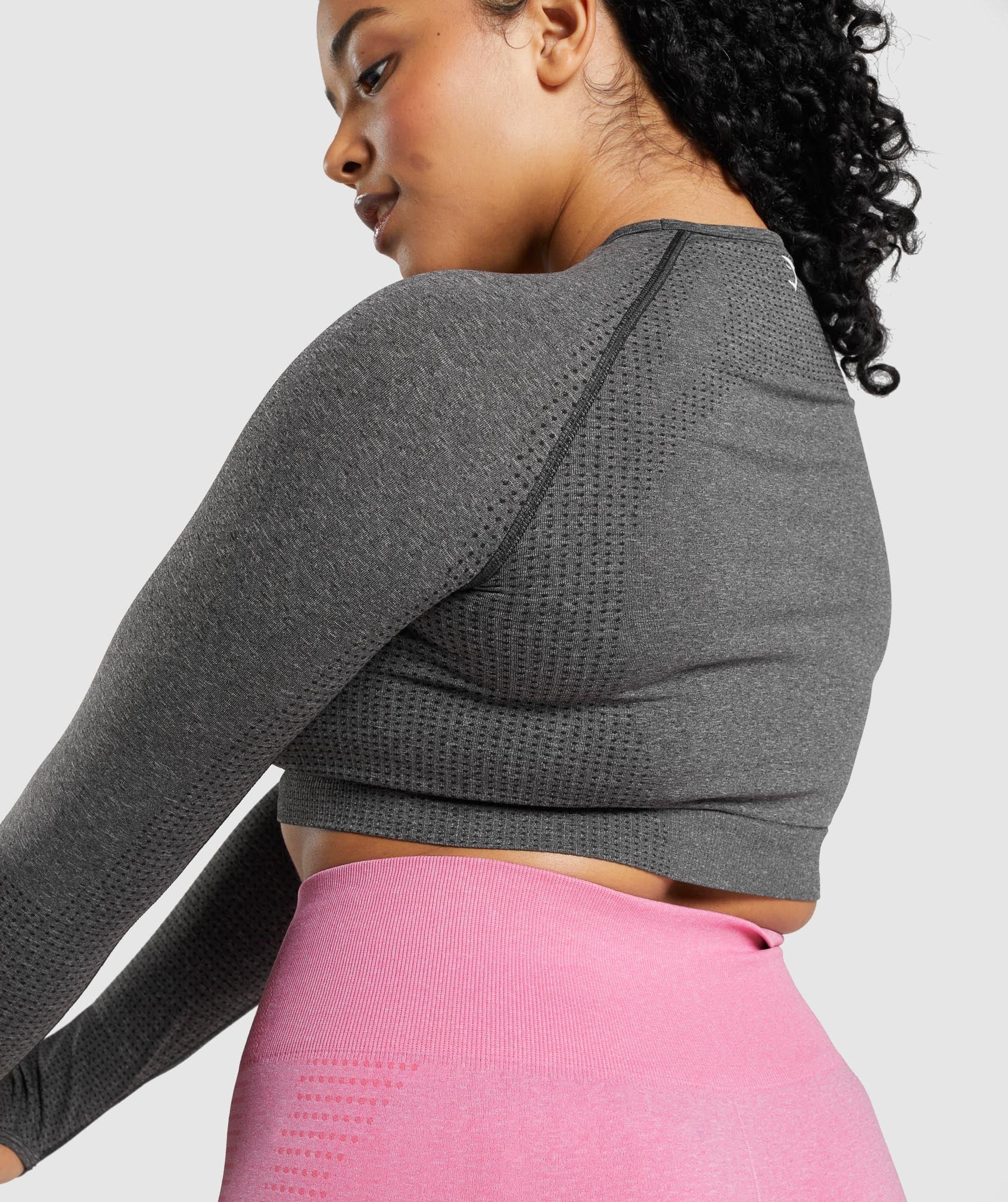gymshark-vital-seamless-long-sleeve-crop-top-charcoal-marl