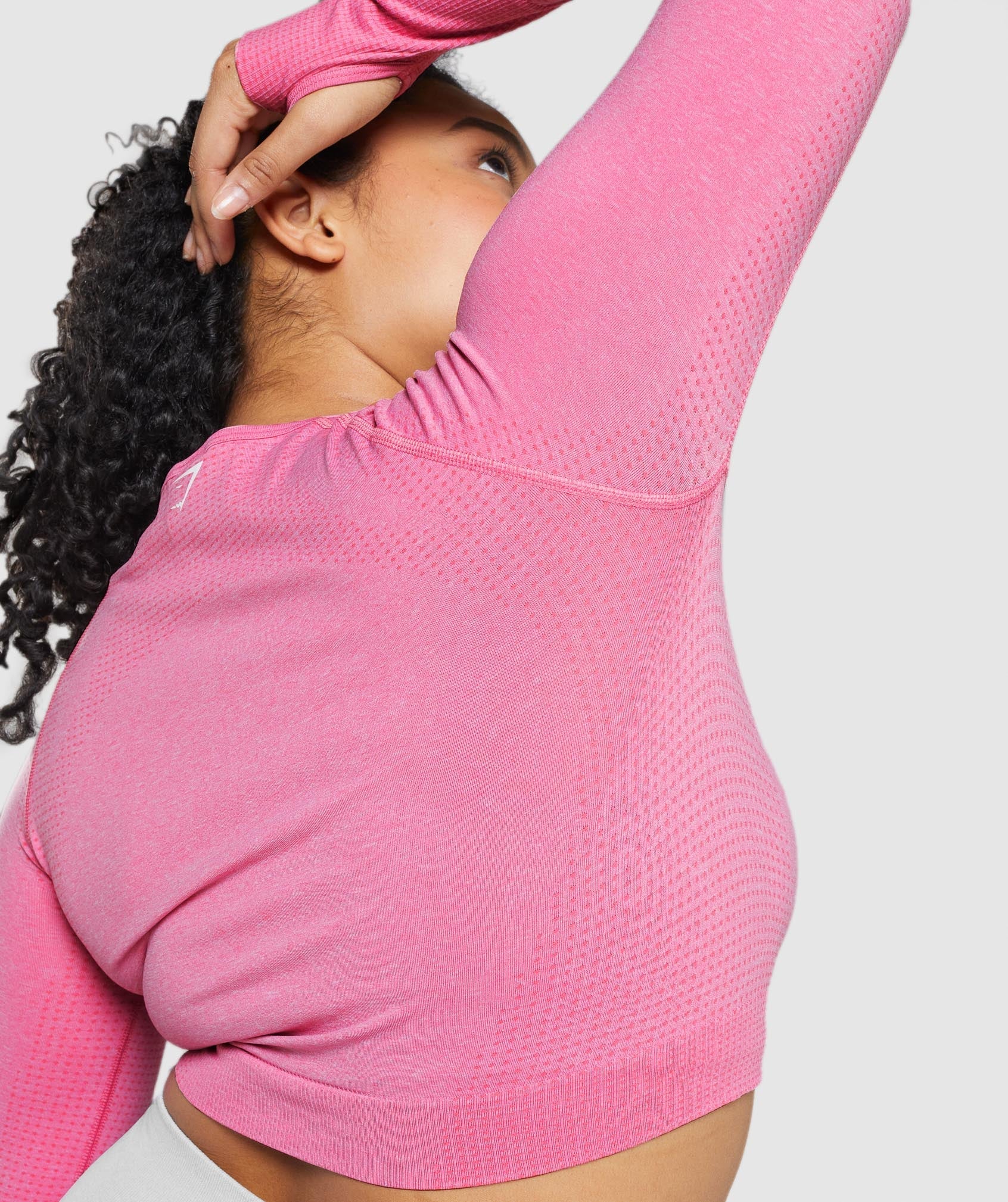 gymshark-vital-seamless-long-sleeve-crop-top-pink-marl-white-logo