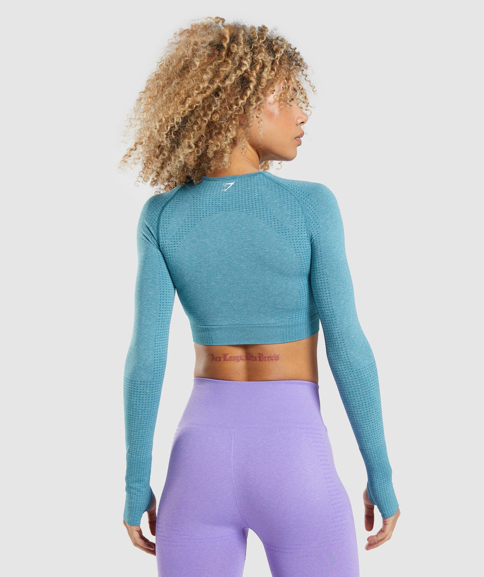 gymshark-vital-seamless-2-0-long-sleeve-crop-top-tahoe-teal-marl-ss22