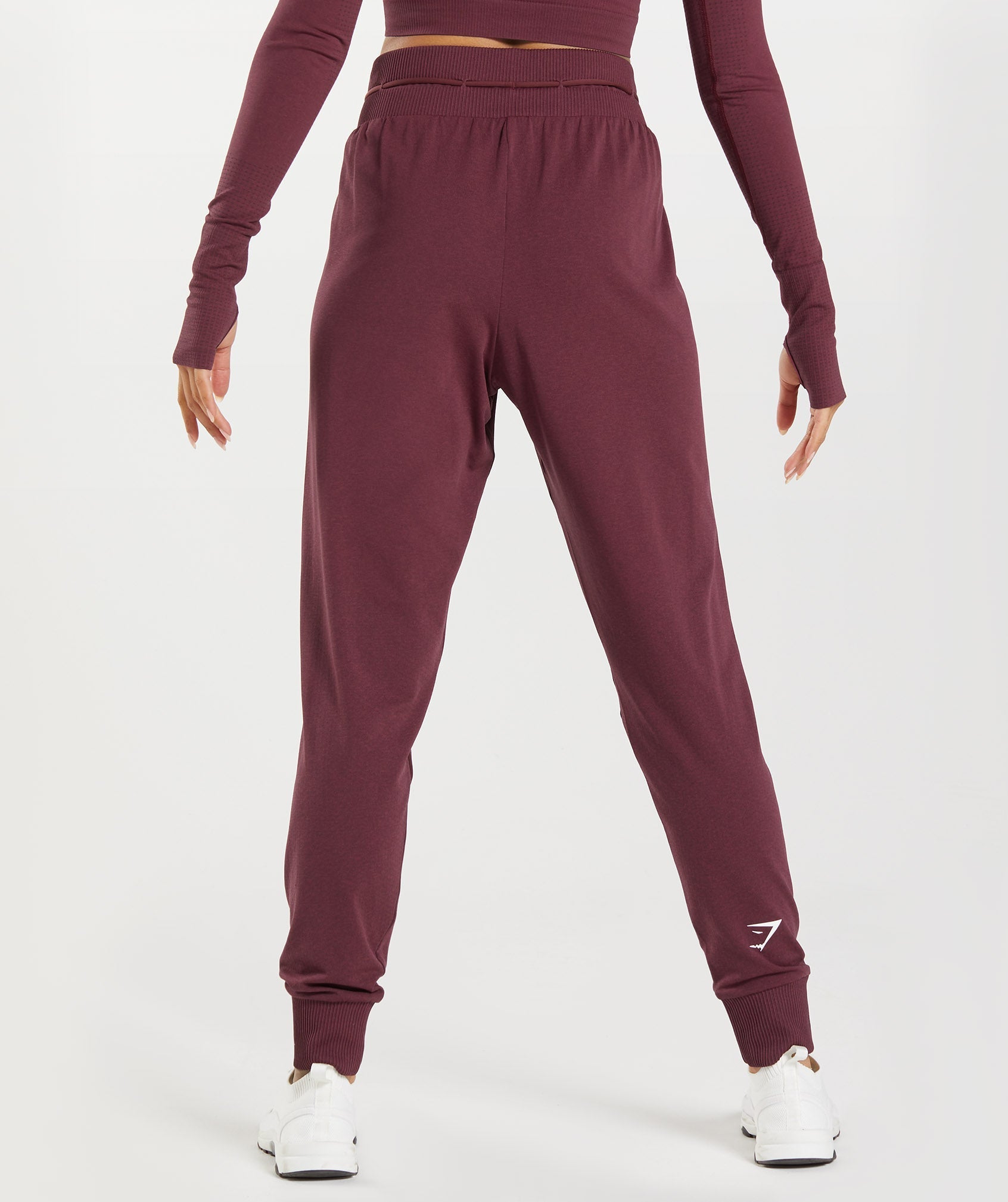 gymshark-vital-seamless-2-0-joggers-baked-maroon-marl-aw22