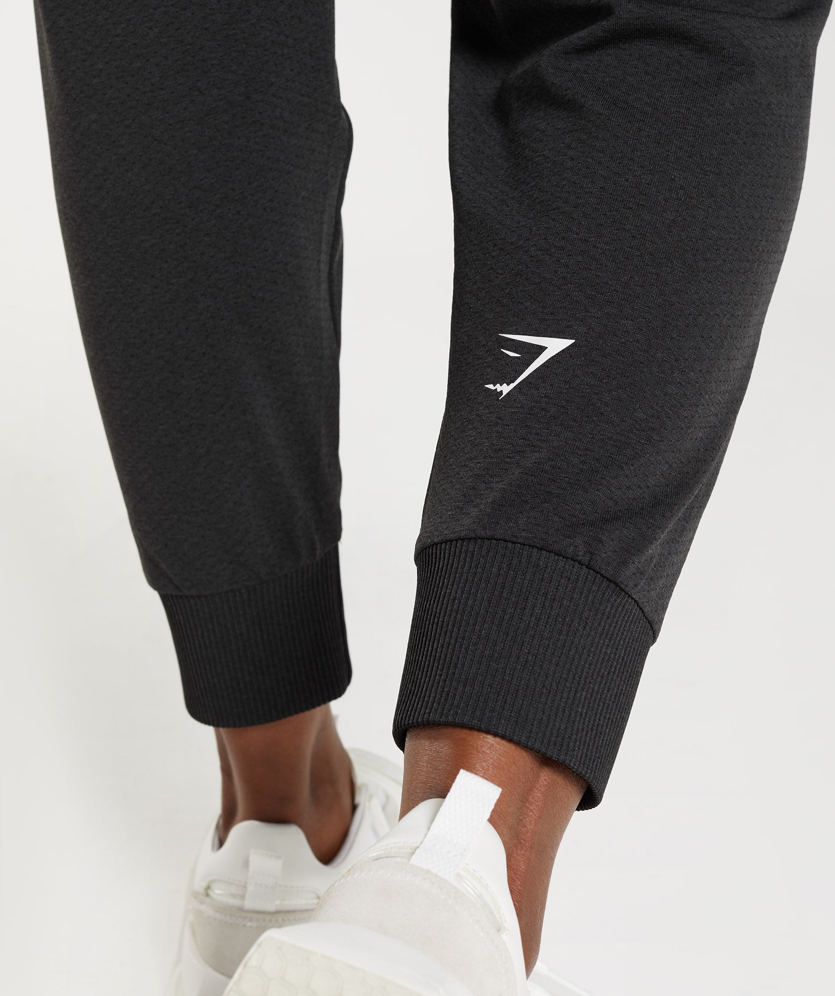 gymshark-vital-seamless-2-0-joggers-black-marl-aw22